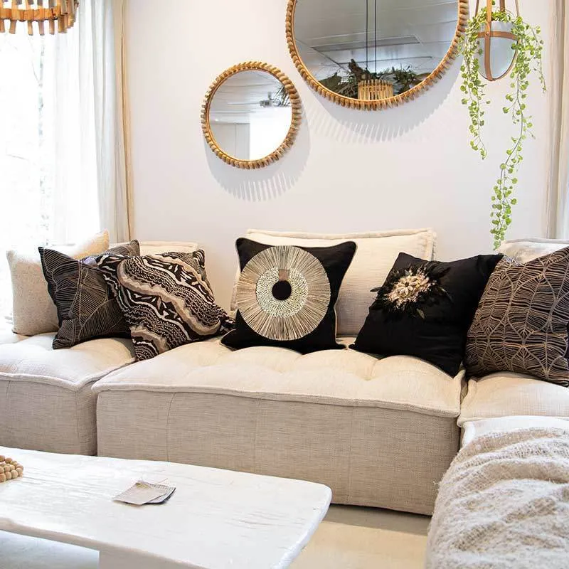 Shell Ring Coffee with Wood Sticks Black Lounge Cushion 55 x 55 cm