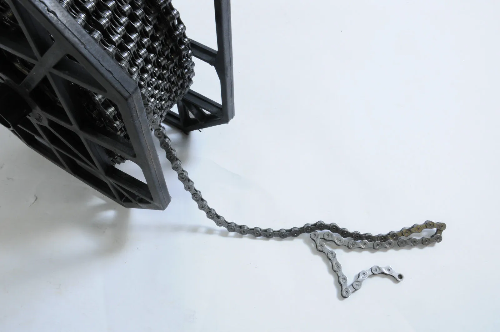 TAILOR MADE 9 SPEED CHAIN KMC X9-93 HIGH QUALITY 1-2 x 3-32 WE CUT TO YOUR LENGT